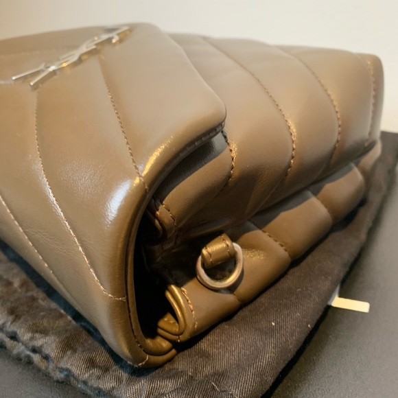 **SOLD** Yves Saint Laurent Toy LouLou Bag - Picture 7 of 9